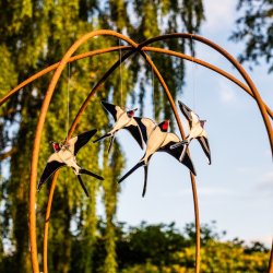 Glasfugl Svale p vinger (10x10 cm)